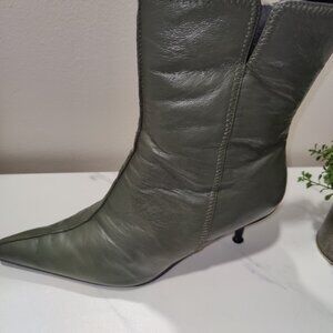 Newport News pointed boots